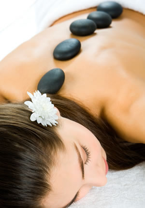 massagem pedras quentes